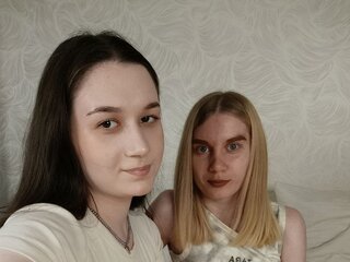 MerylAndOra webcam